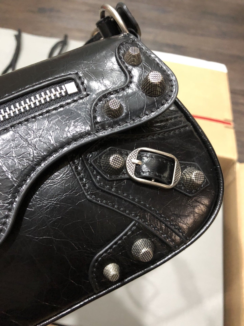 Ba1en*iaga le cagole bags